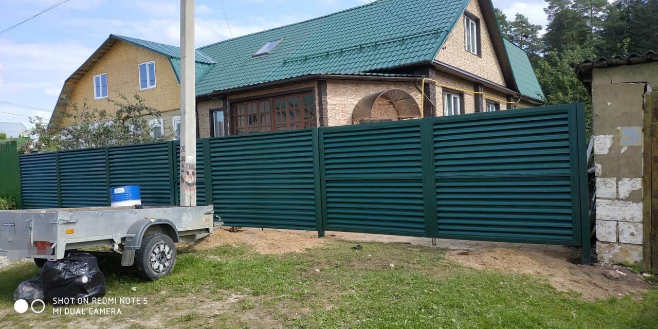 Забор-жалюзи с ламелями еврожалюзи ral6005/6005 Зеленый Мох 2-х сторонний фото1 в Орске