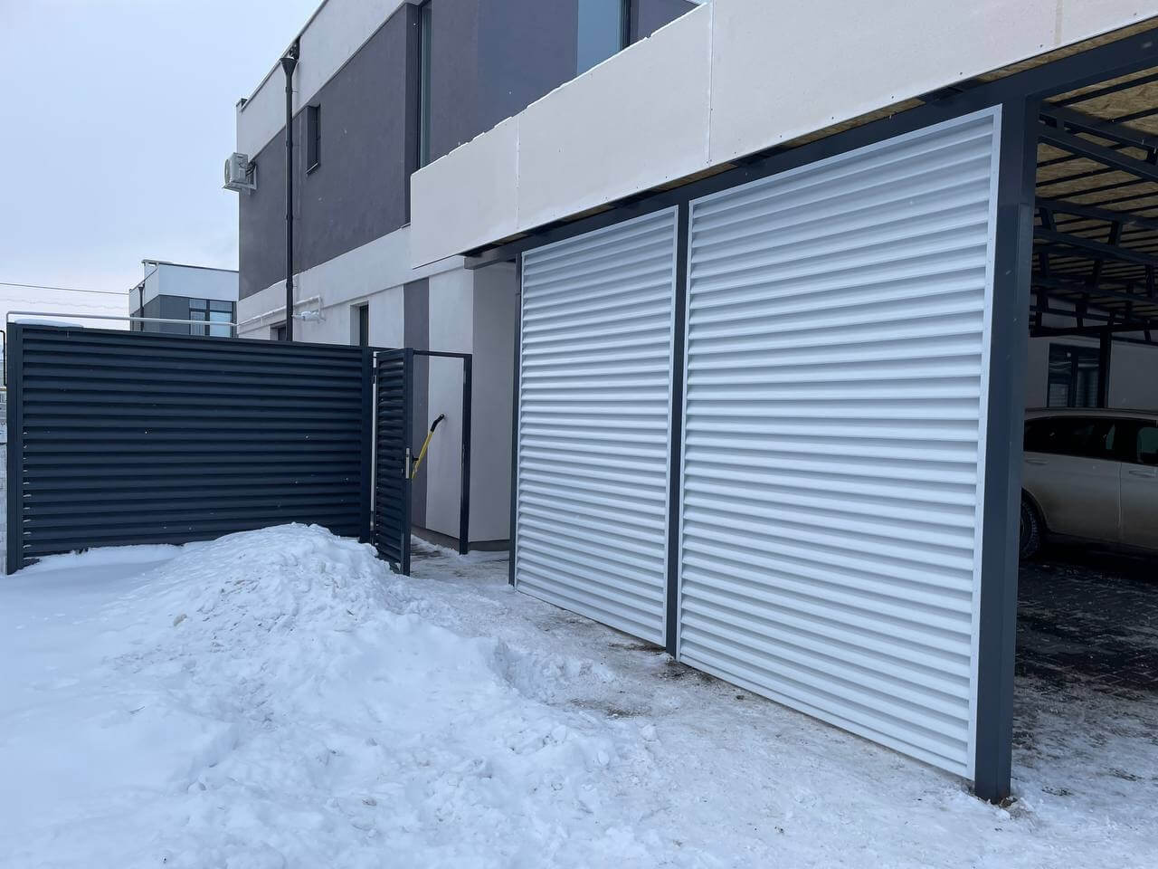 Парковочное место из ламелей Еврожалюзи RAL9003/9003 Белый двусторонний фото 1 в Орске