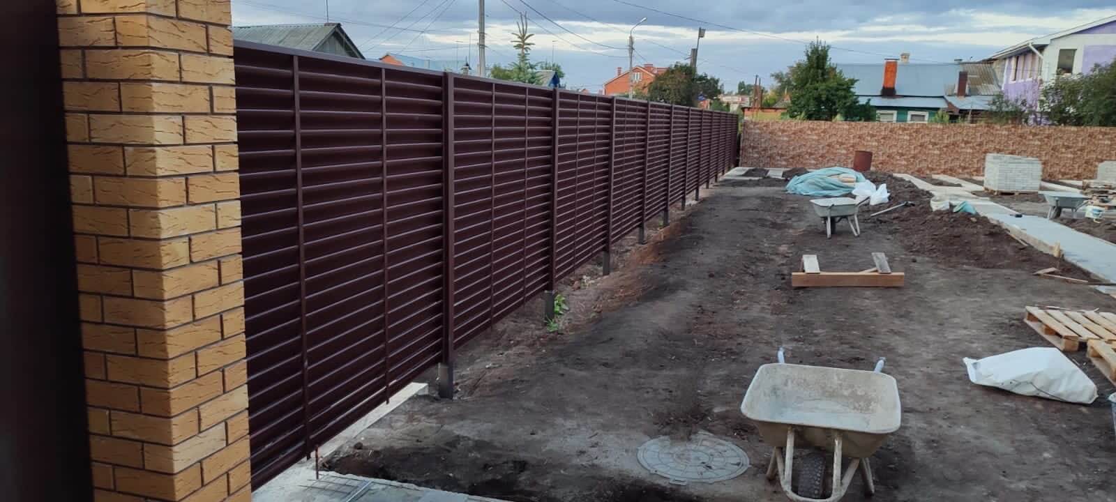 Забор из ламелей еврожалюзи 19м RAL8017/8017 Шоколад двусторонний фото 1 в Орске