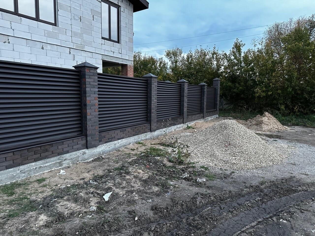 Забор из ламелей Еврожалюзи 38м RAL8019/8019 Темный Шоколад двусторонний MATTE фото 4 в Орске