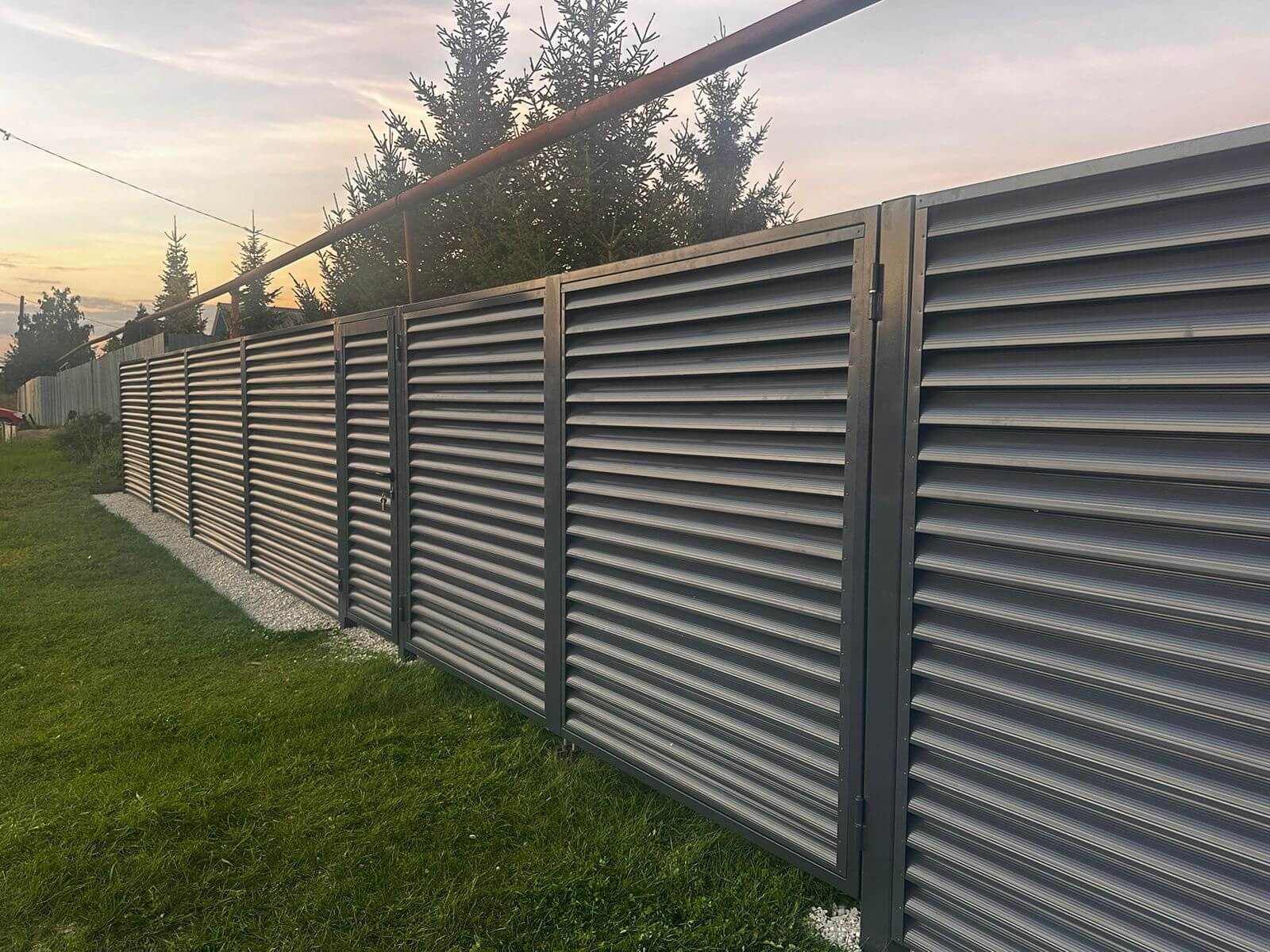 Забор из ламелей Еврожалюзи 26м RAL7024/7024 Серый Графит двусторонний в Орске