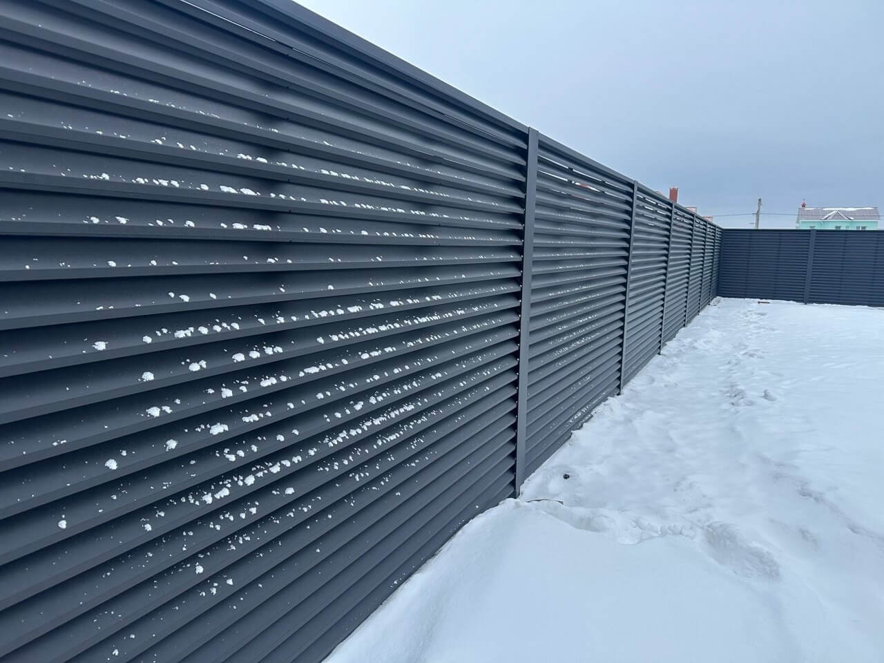 Забор-жалюзи из ламелей ЭКО-Z 130м RAL9005 Черный МАТТЕ в Орске