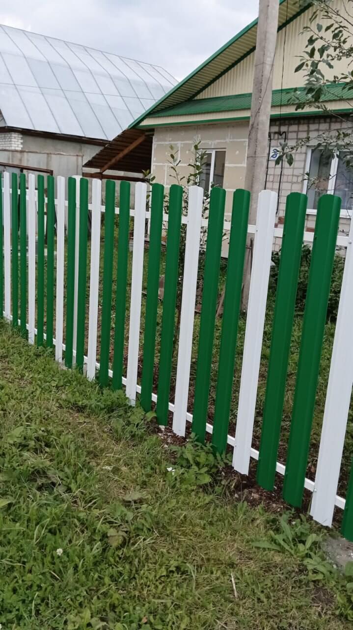 Забор из евроштакетника 10м RAL9003 Белый, RAL6029 Зеленая Мята фото 2 в Орске