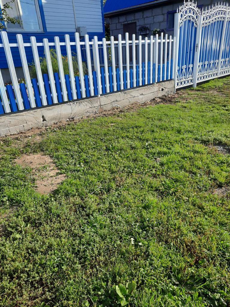Забор из евроштакетника 14м RAL9003 Белый, RAL5005 Синий Сигнал фото 3 в Орске