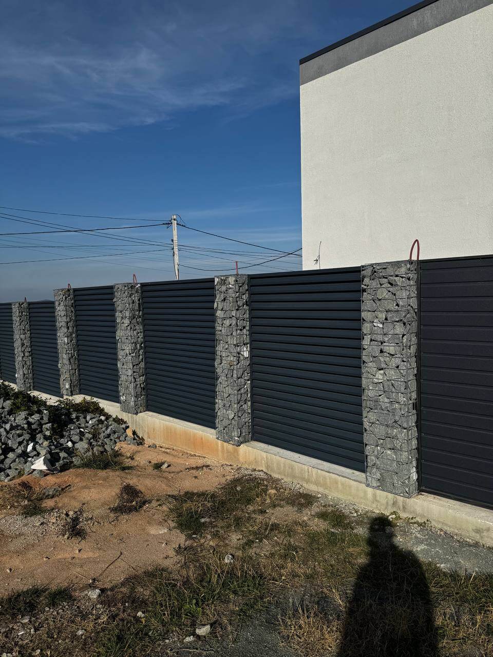 Забор-жалюзи из ламелей ЭКО-Z-US усиленных 36м RAL7024/7024 Серый Графит двусторонний МАТТЕ фото 6 в Орске