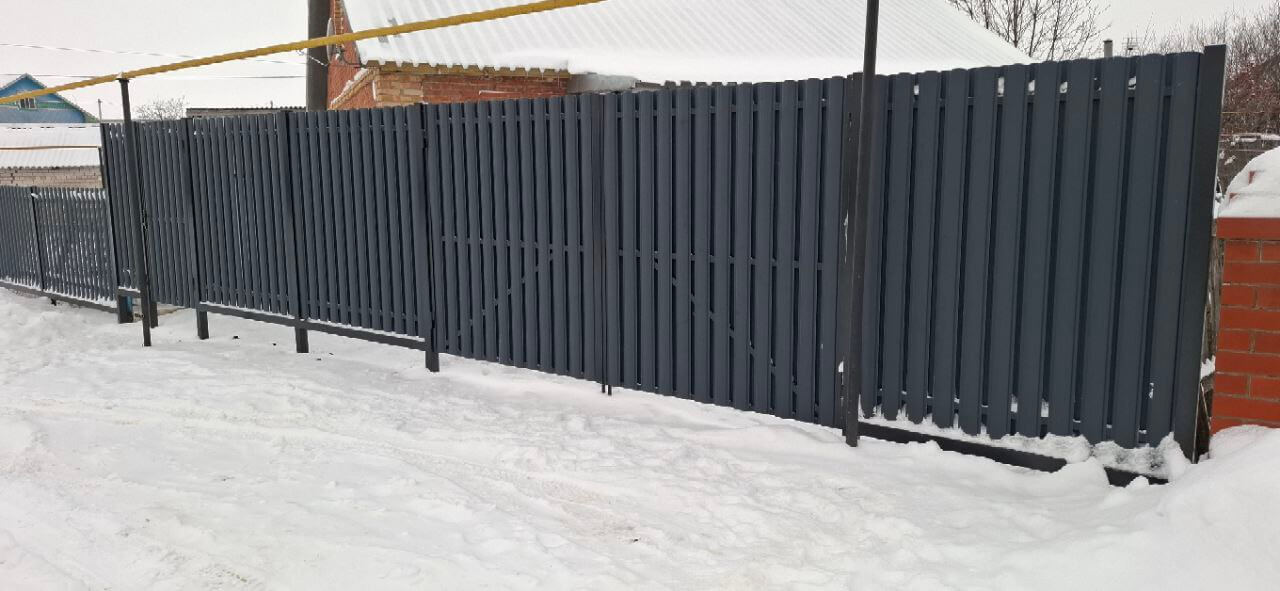 Забор из евроштакетника 27м RAL7024 Серый Графит МАТТЕ в Орске