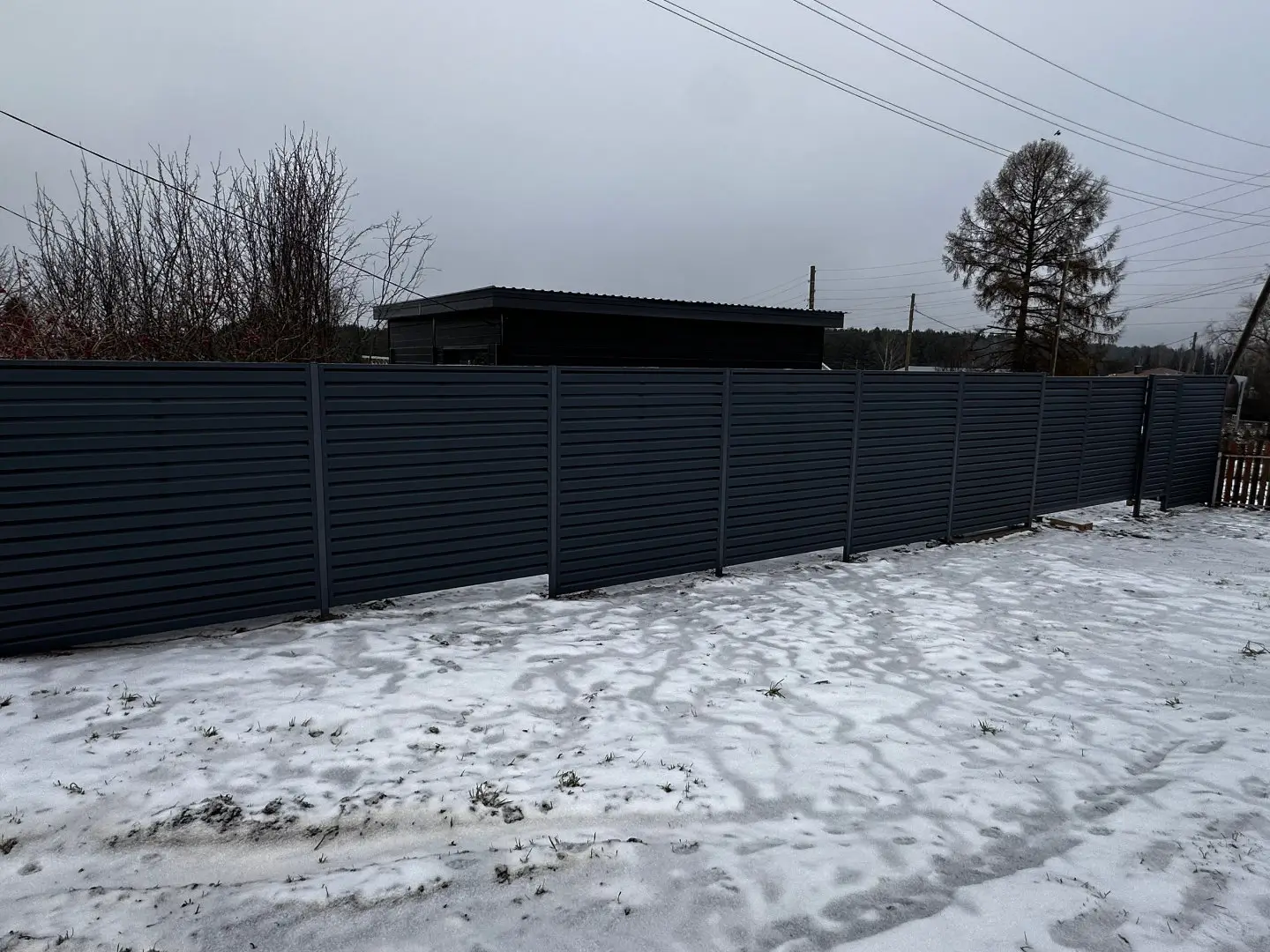 Забор-жалюзи из ламелей Хай-Тек 20м RAL7024/7024 Серый Графит двусторонний МАТТЕ фото 3 в Орске